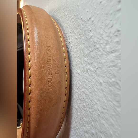 Louis Vuitton Monogram Canvas Metis Bag - Picture 4 of 11